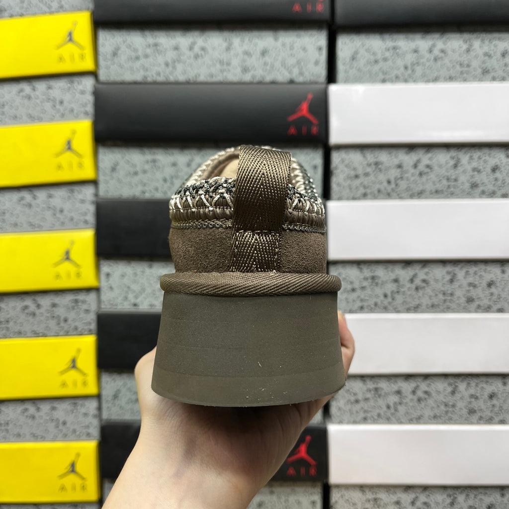 UGG Snow Boots 1122553 – Walnut | Sizes 35–41