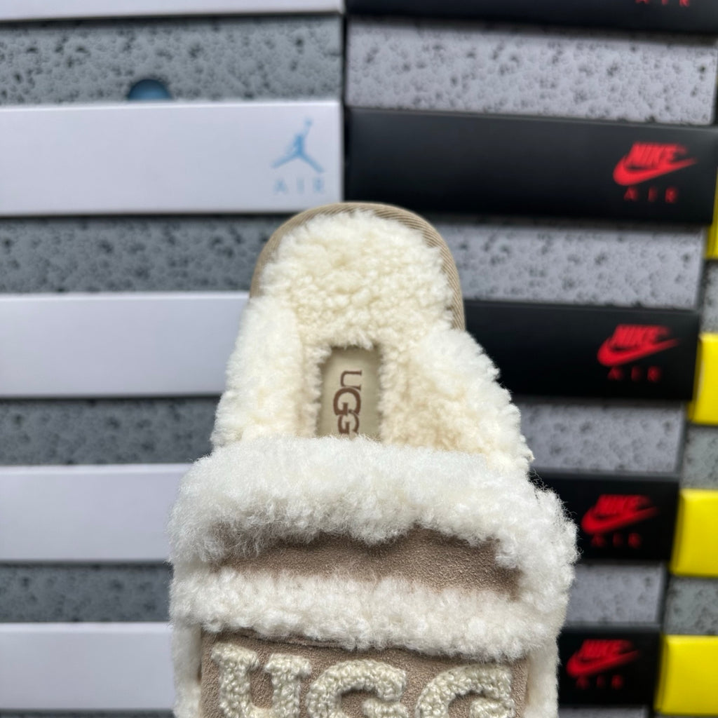 UGG Embroidered Clog 5095 – Khaki | Sizes 35–40