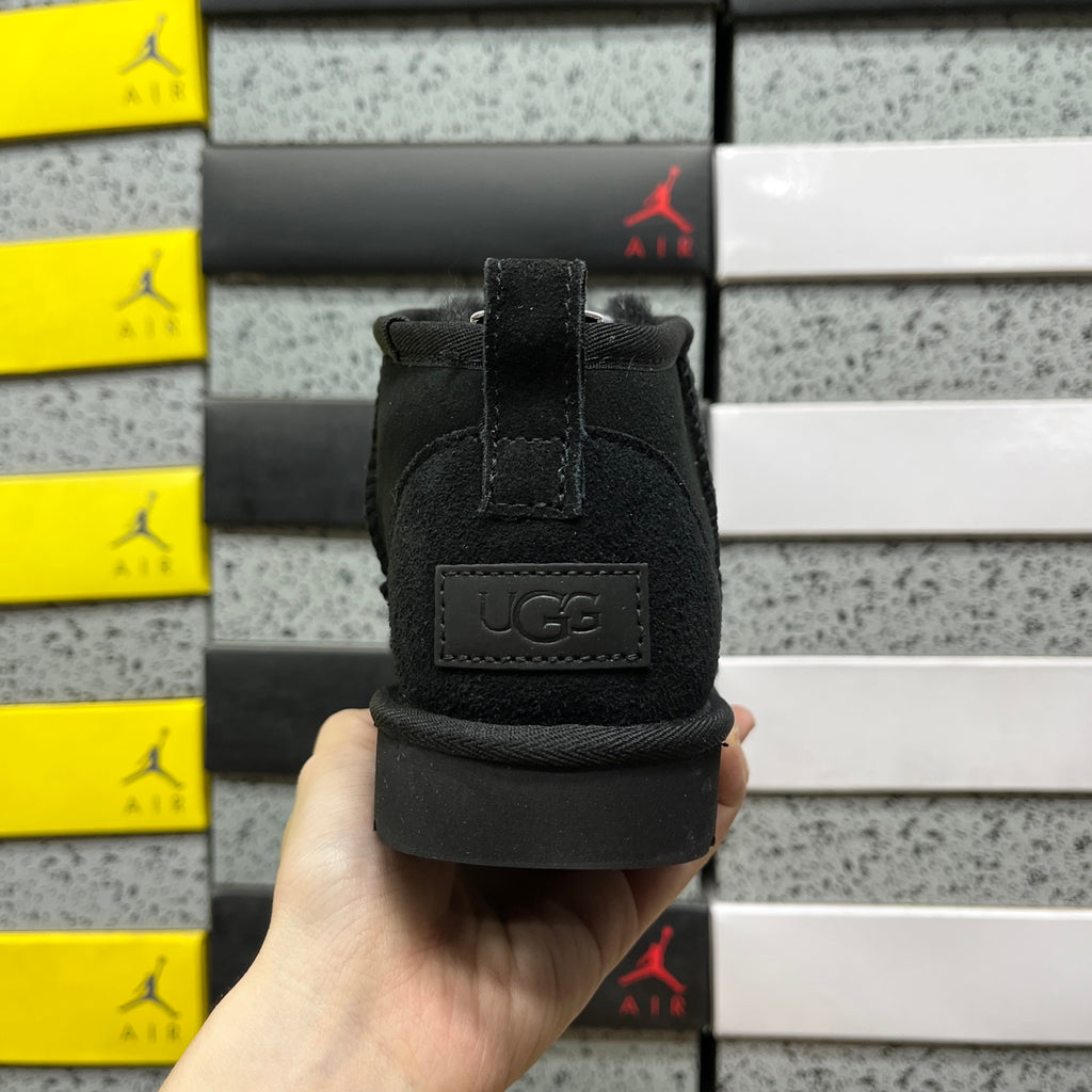 UGG Snow Boots 1116109 – Black | Sizes 35–40