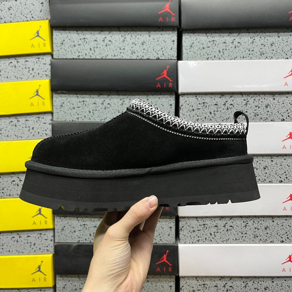 UGG Snow Boots 1122553 – Black | Sizes 35–41