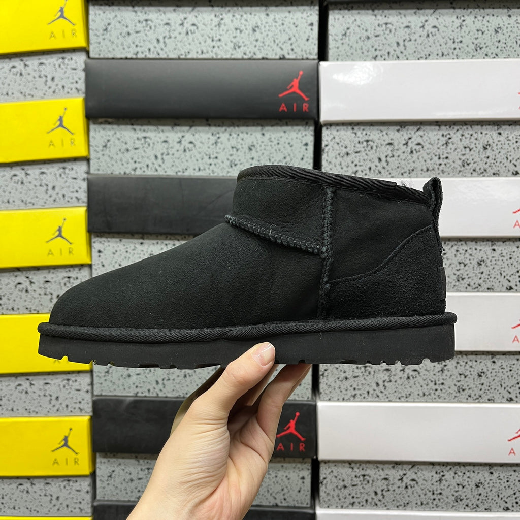 UGG Snow Boots 1116109 – Black | Sizes 35–40