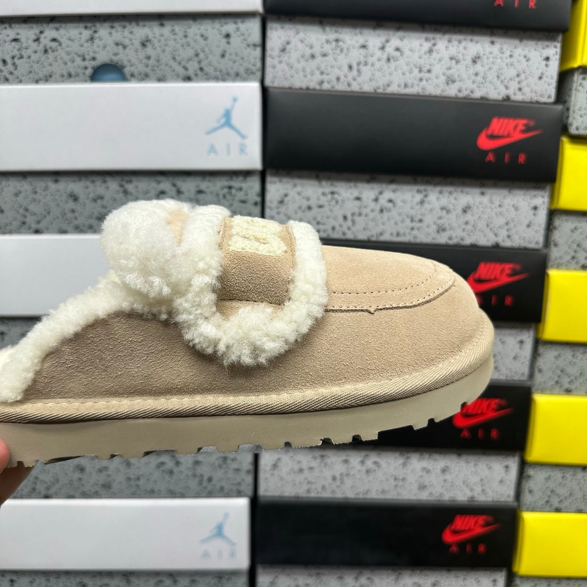 UGG Embroidered Clog 5095 – Khaki | Sizes 35–40