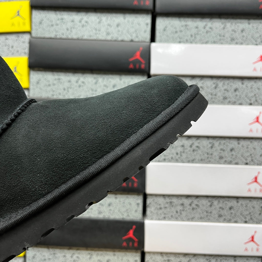 UGG Snow Boots 1016222 – Black | Sizes 35–40