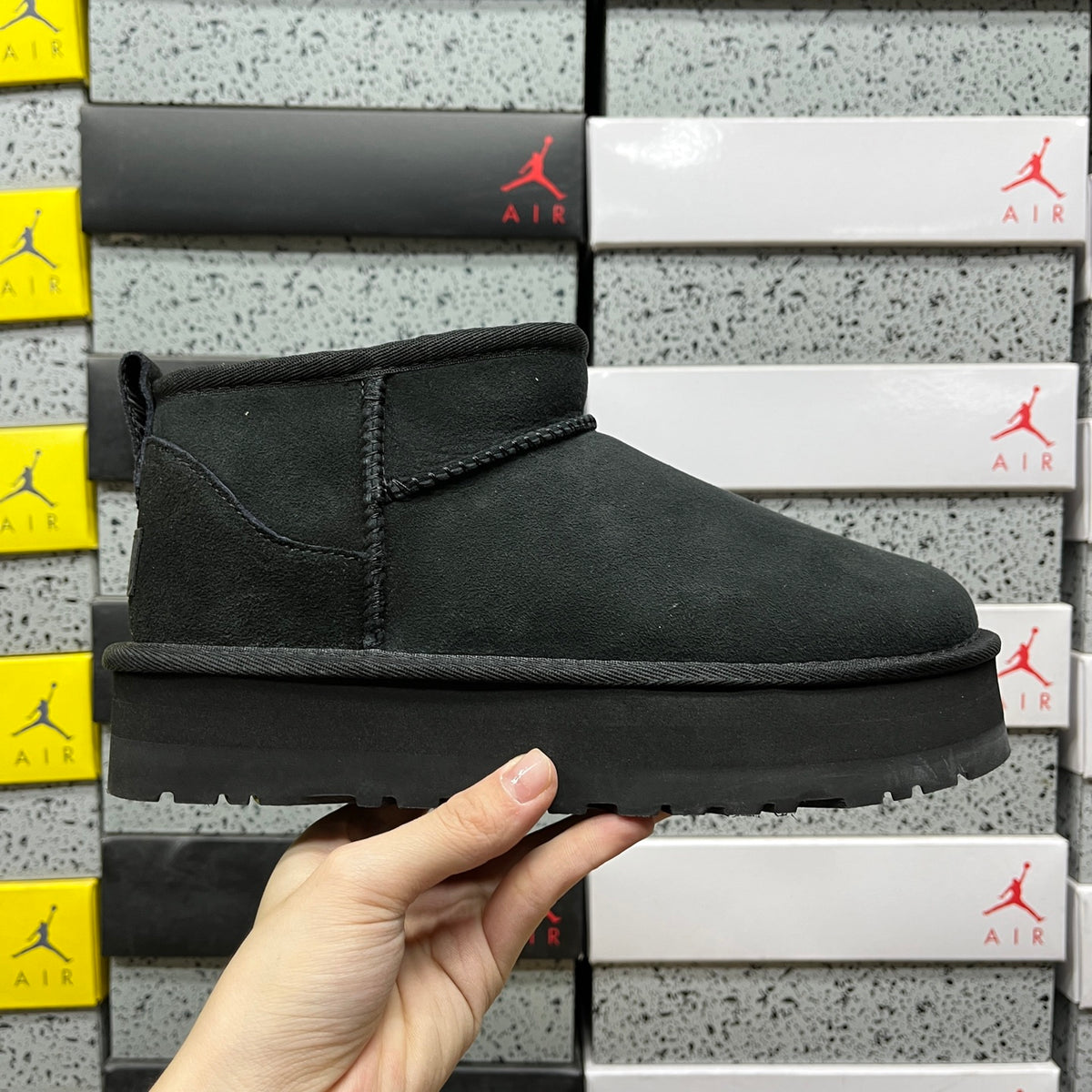 UGG Snow Boots 1135093 – Black | 3cm Heel | Sizes 35–40