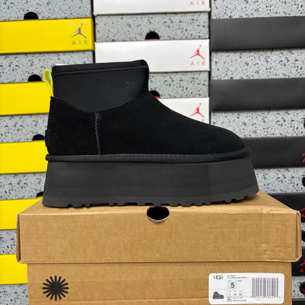 UGG Dipper Boot 817 – Black | Sizes 35–40