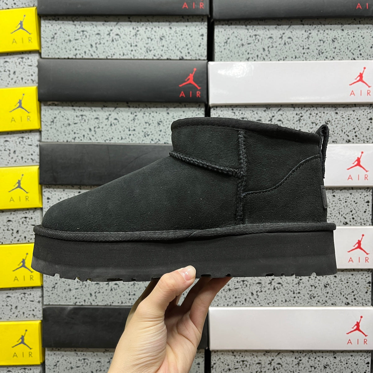 UGG Snow Boots 1135093 – Black | 3cm Heel | Sizes 35–40