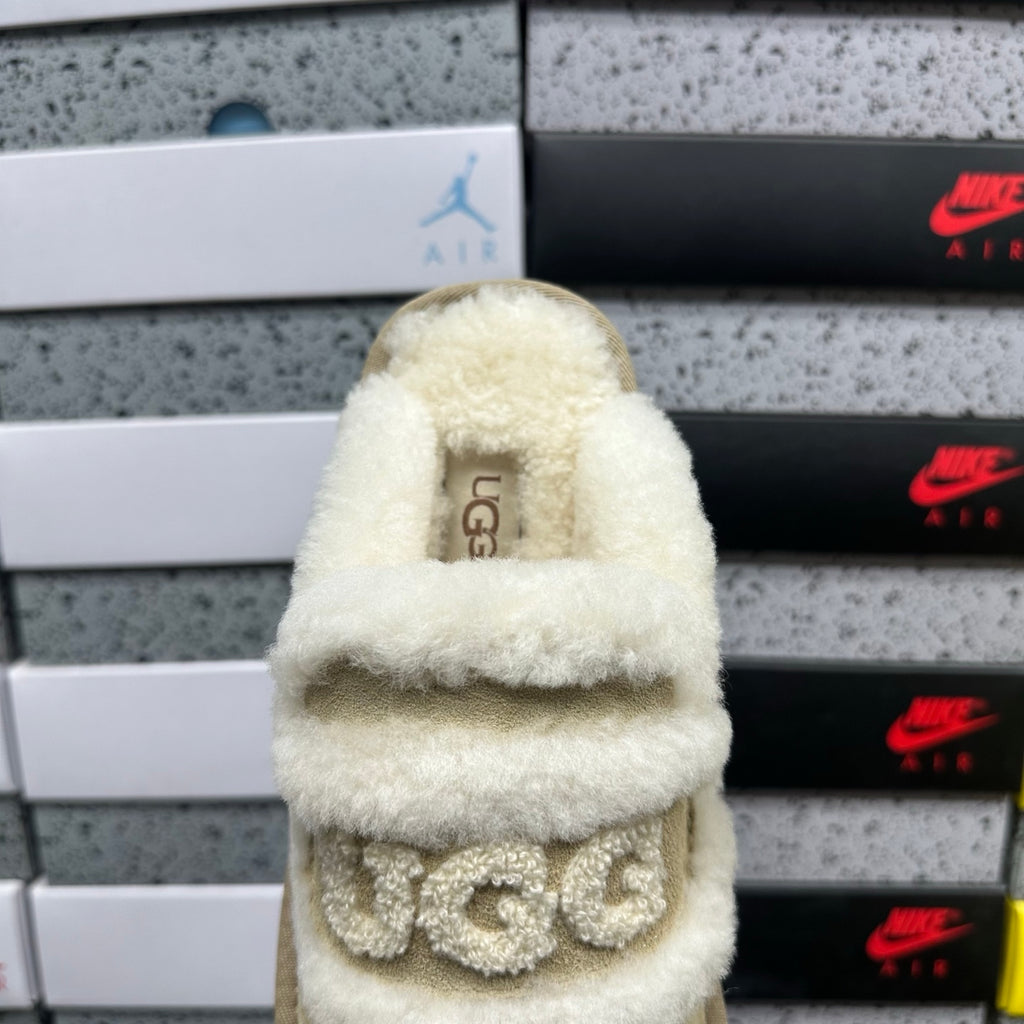 UGG Embroidered Clog 5095 – Sand | Sizes 35–40