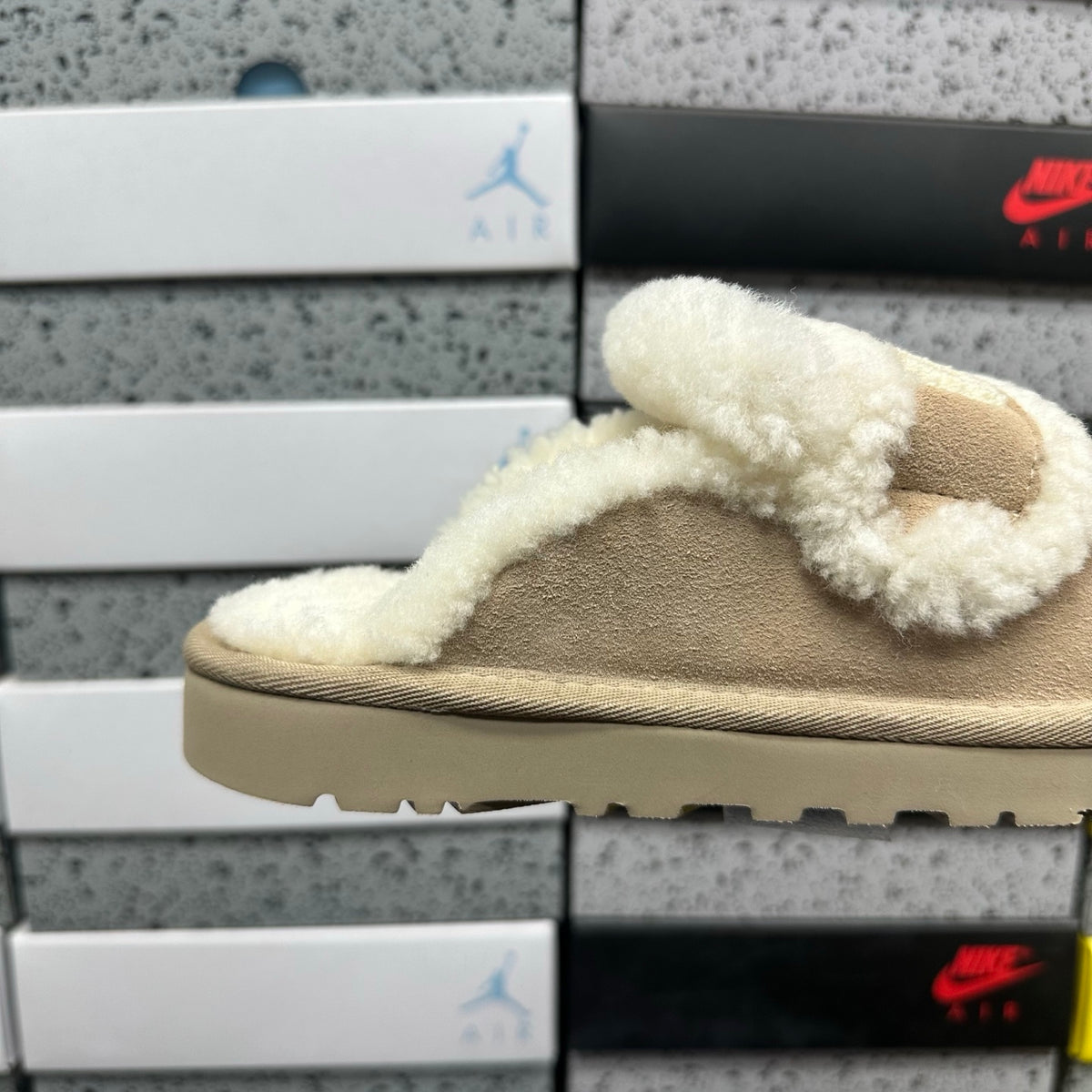 UGG Embroidered Clog 5095 – Khaki | Sizes 35–40