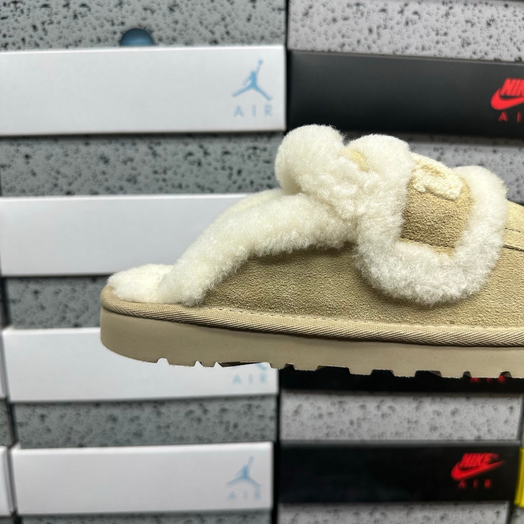 UGG Embroidered Clog 5095 – Sand | Sizes 35–40
