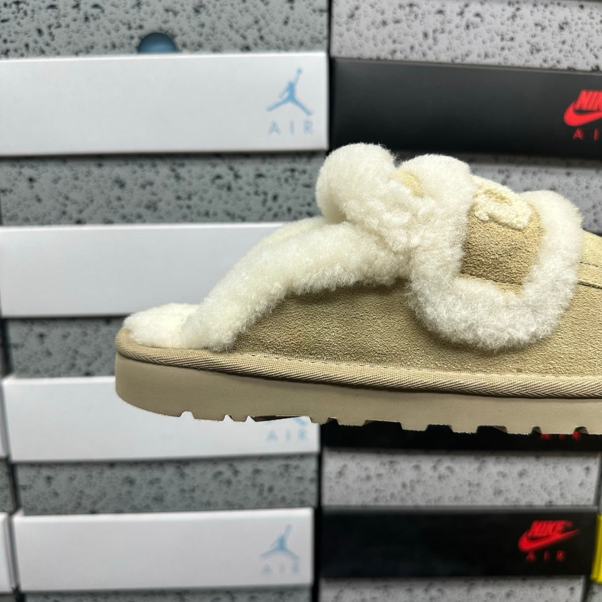 UGG Embroidered Clog 5095 – Sand | Sizes 35–40
