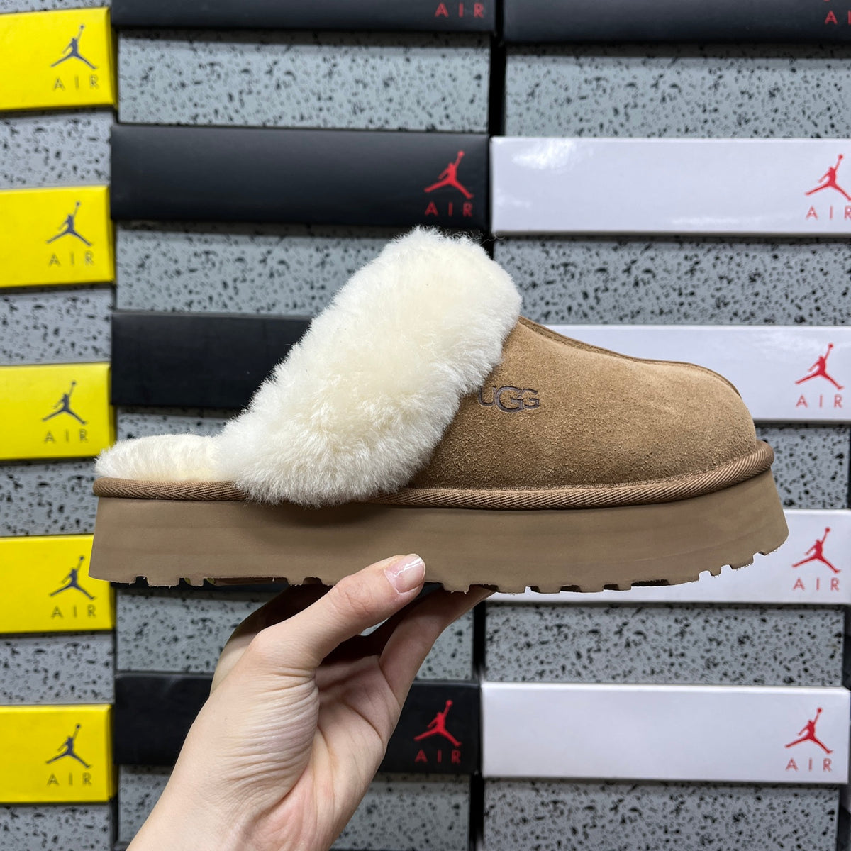 UGG Snow Boots 1122550 – Chestnut | Sizes 35–40