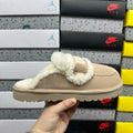 UGG Embroidered Clog 5095 – Khaki | Sizes 35–40