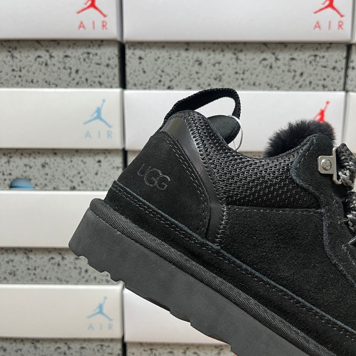 UGG Mel Low Boot 4032 – Black | Sizes 35–44