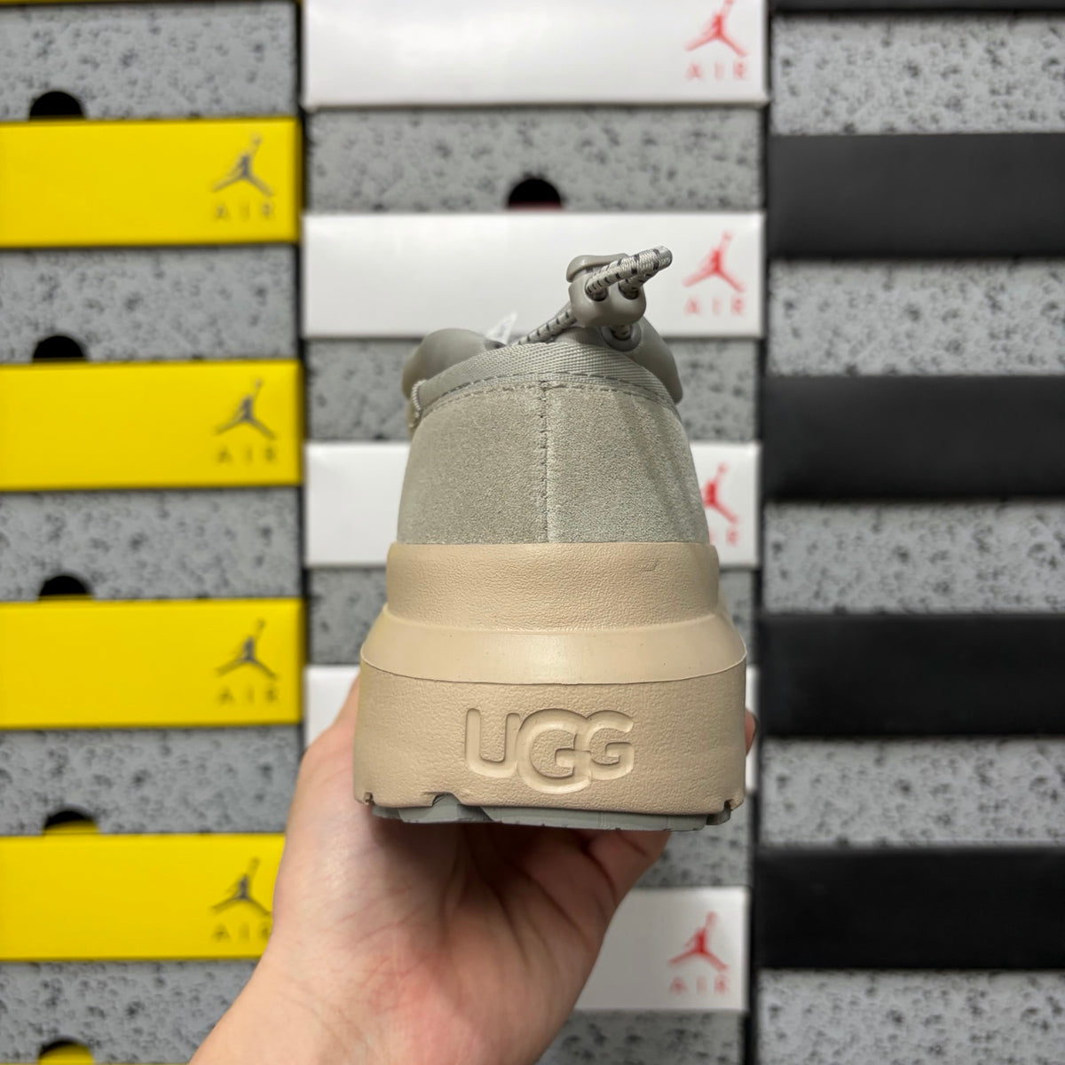 UGG Tasman Low Slipper 4096 – Chestnut & White | Sizes 39–44