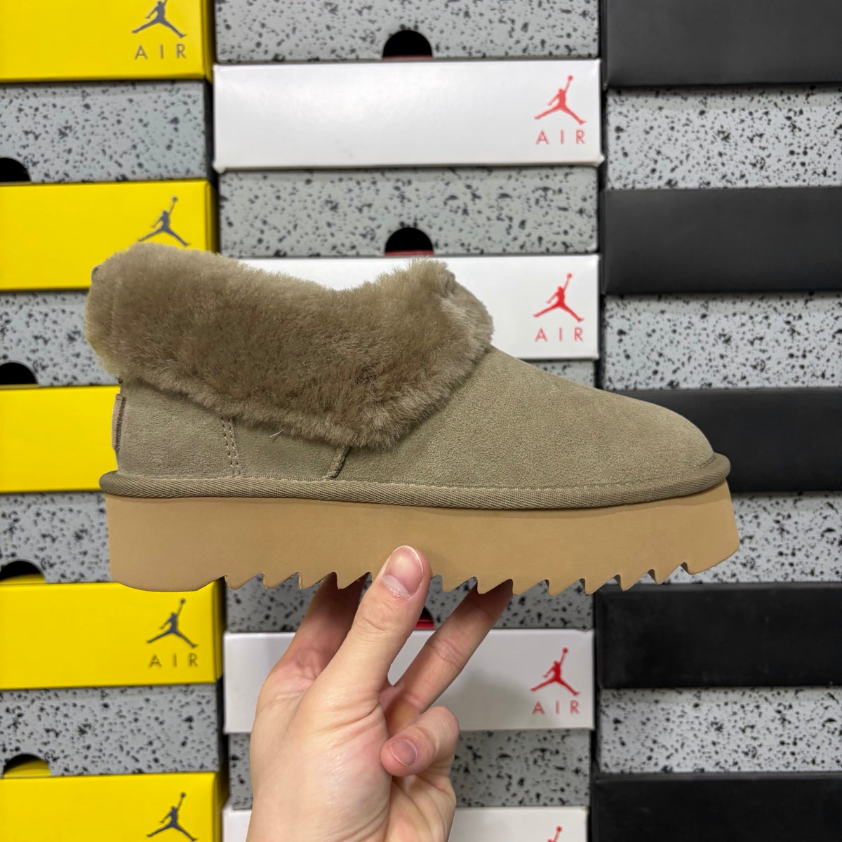 UGG Daxi Platform Snow Boot W1166733 – Brown | Sizes 35–40