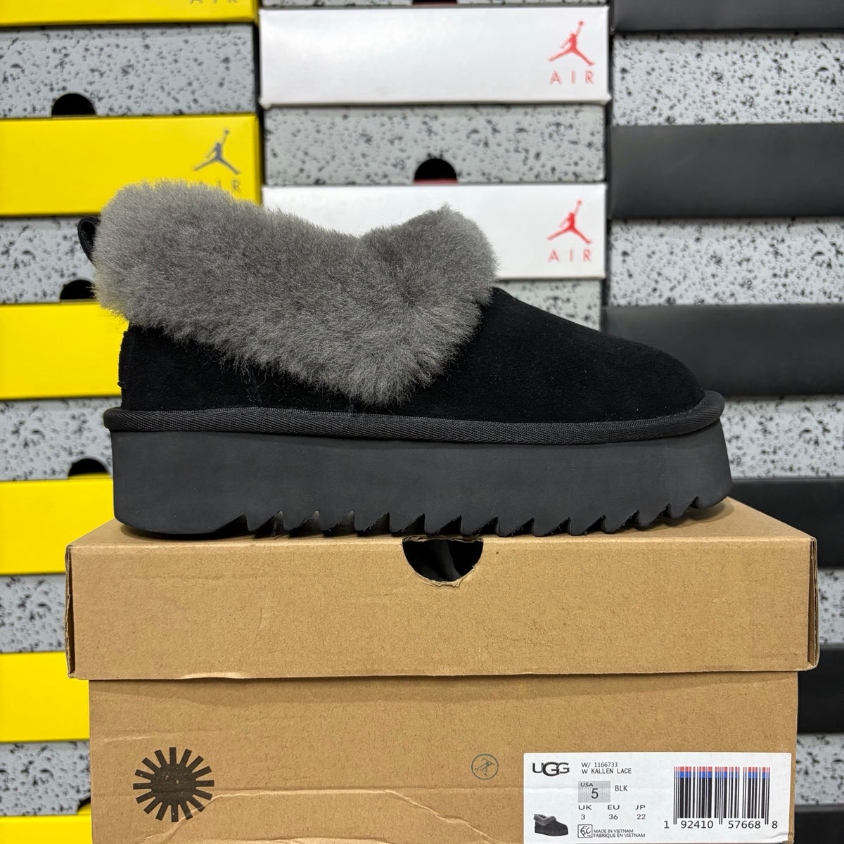 UGG Daxi Platform Snow Boot W1166773 – Black | Sizes 35–40