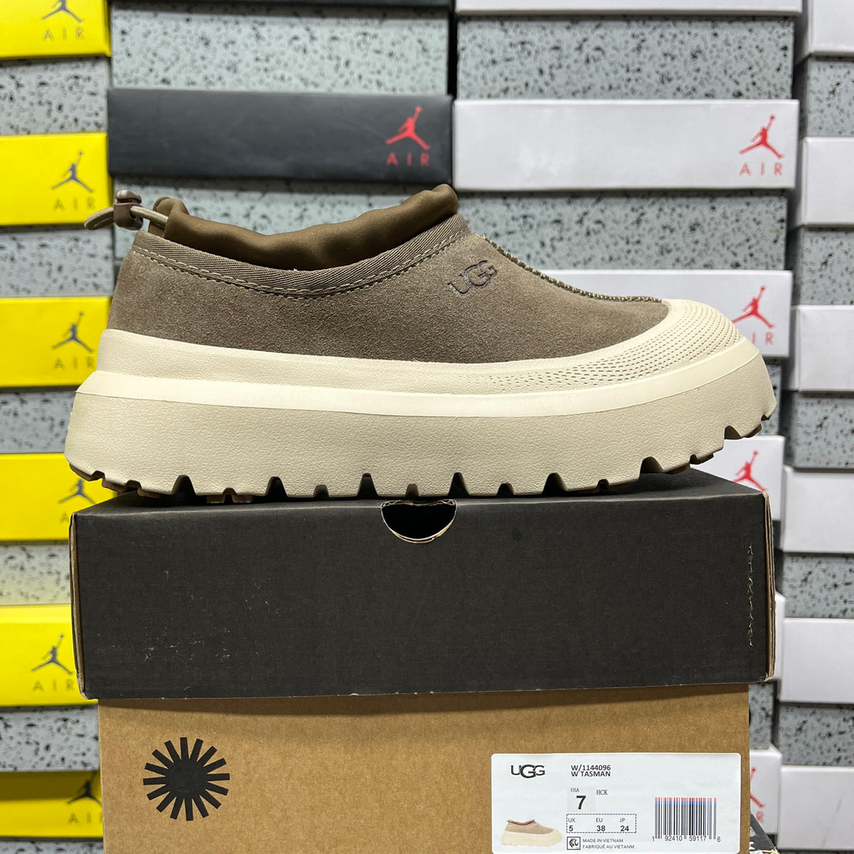 UGG Snow Boots 1144096 – Walnut & White Sole | Sizes 35–45