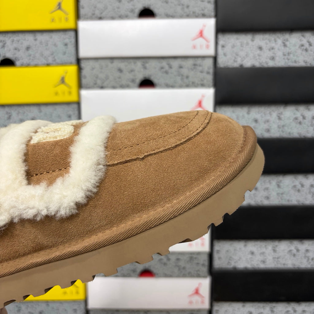 UGG Embroidered Clog 5095 – Chestnut | Sizes 35–40