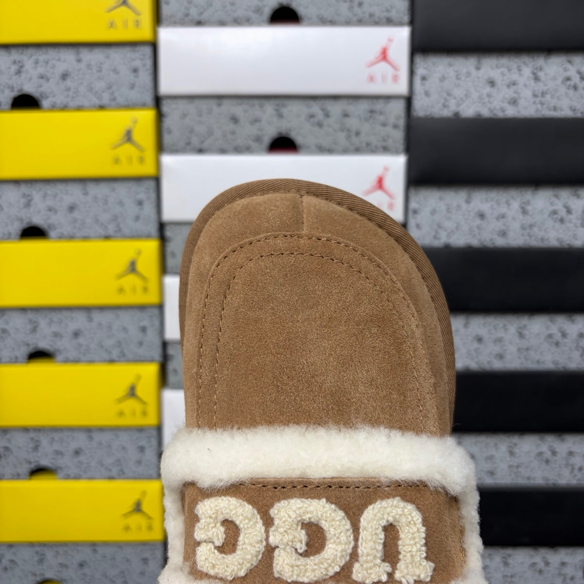 UGG Embroidered Clog 5095 – Chestnut | Sizes 35–40