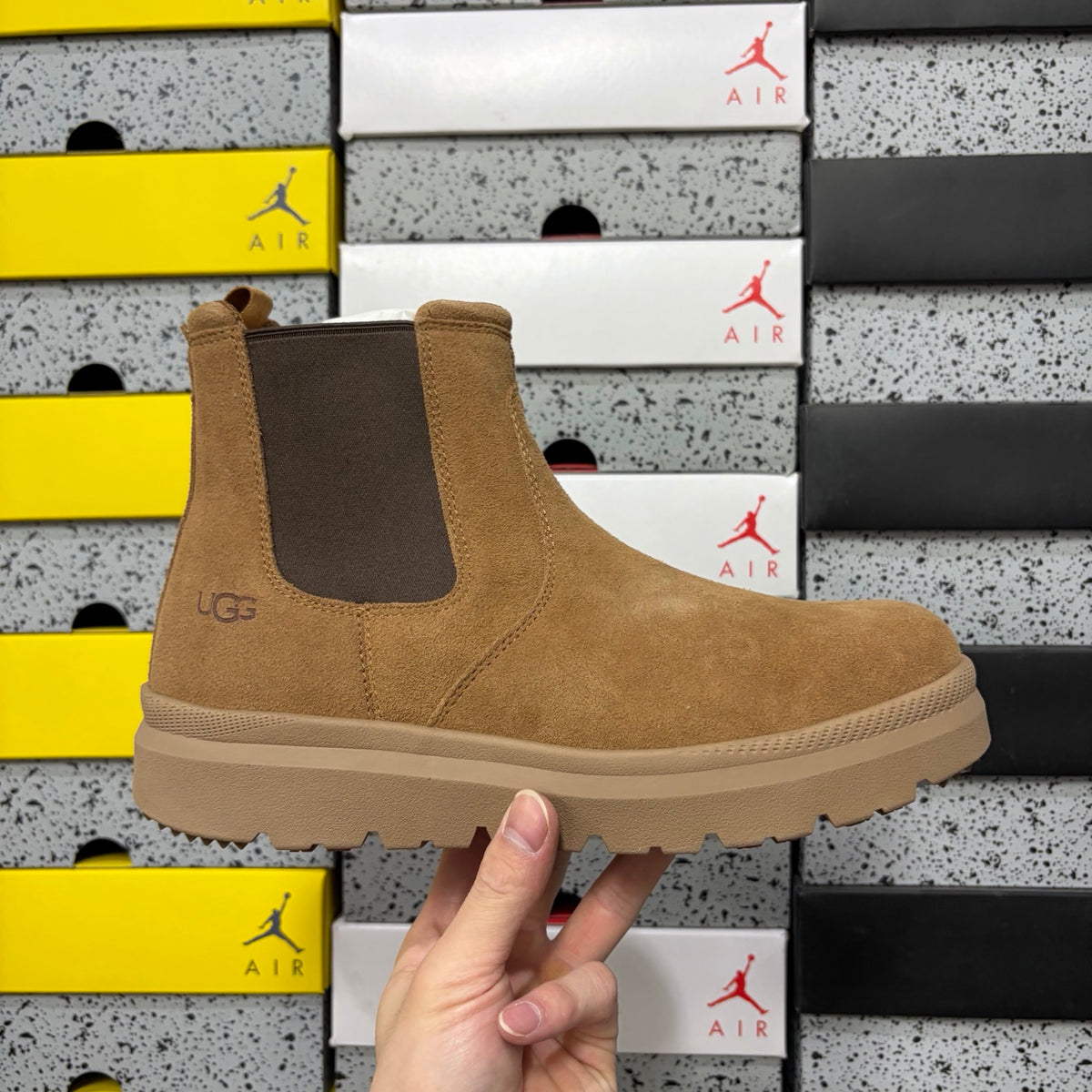 UGG Burleigh Chelsea Boot 2050 – Chestnut | Sizes 39–44