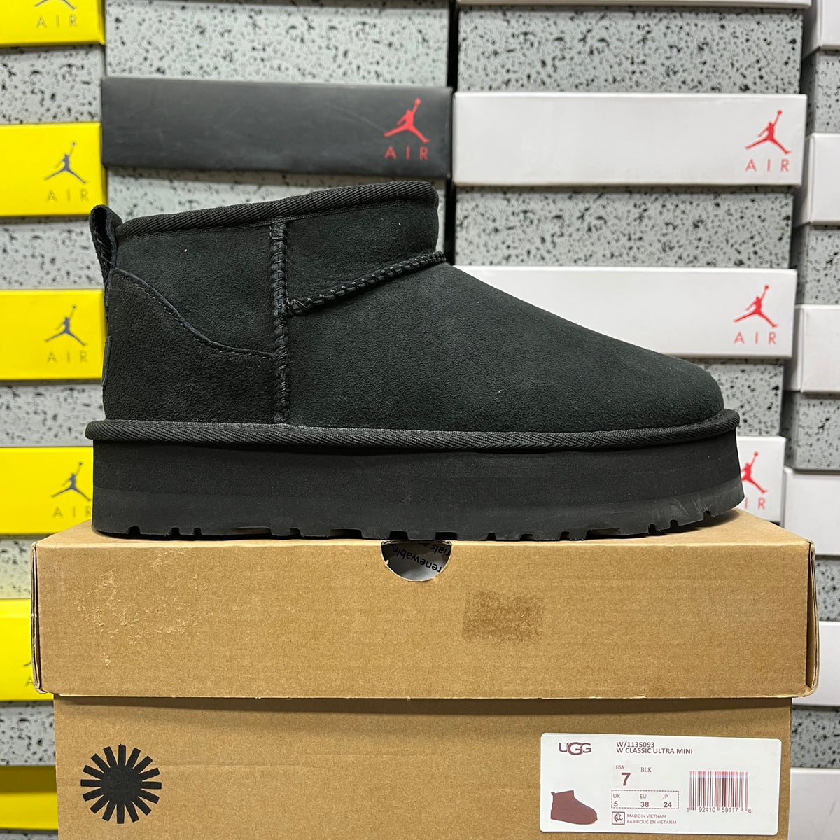 UGG Snow Boots 1135093 – Black | 3cm Heel | Sizes 35–40