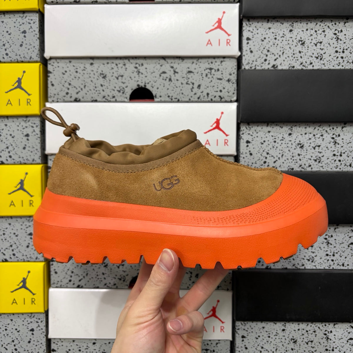 UGG Tasman Low Slipper 4096 – Chestnut & Orange | Sizes 39–44
