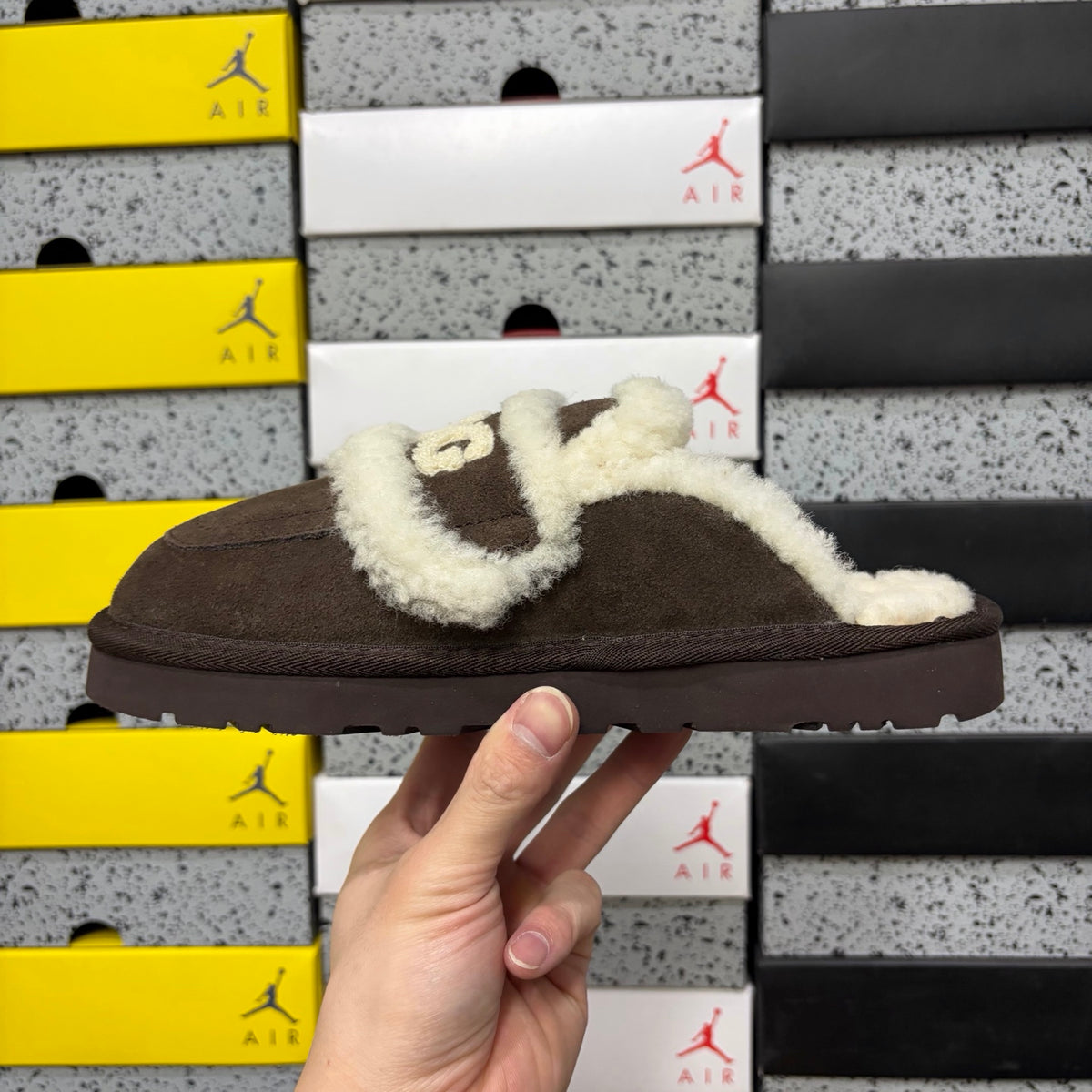 UGG Embroidered Clog 5095 – Chocolate | Sizes 35–40