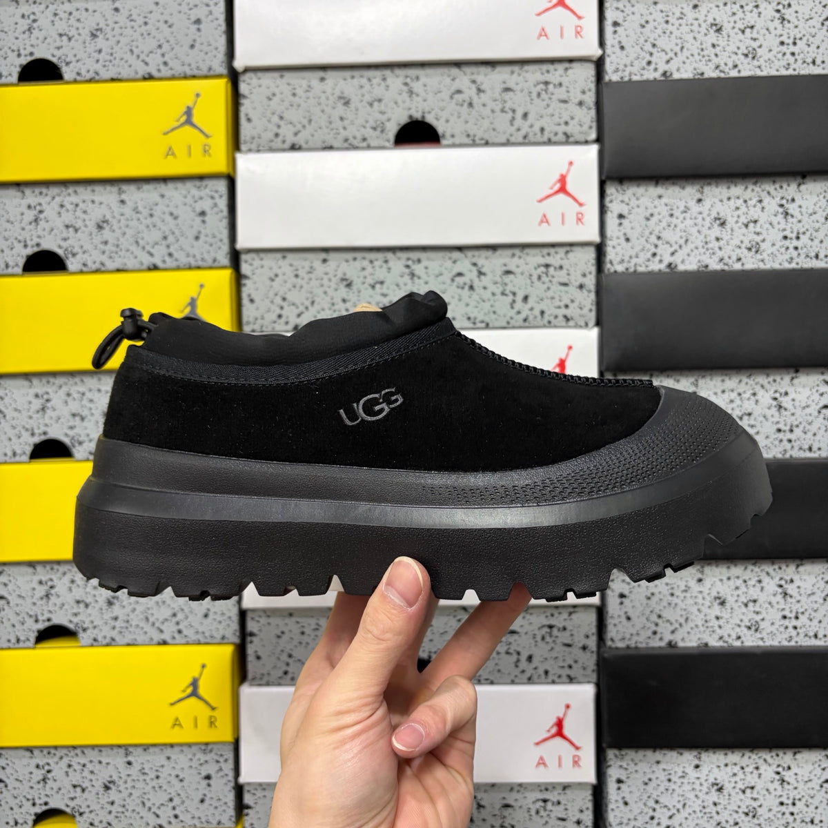 UGG Tasman Low Slipper 4096 – Black | Sizes 39–44