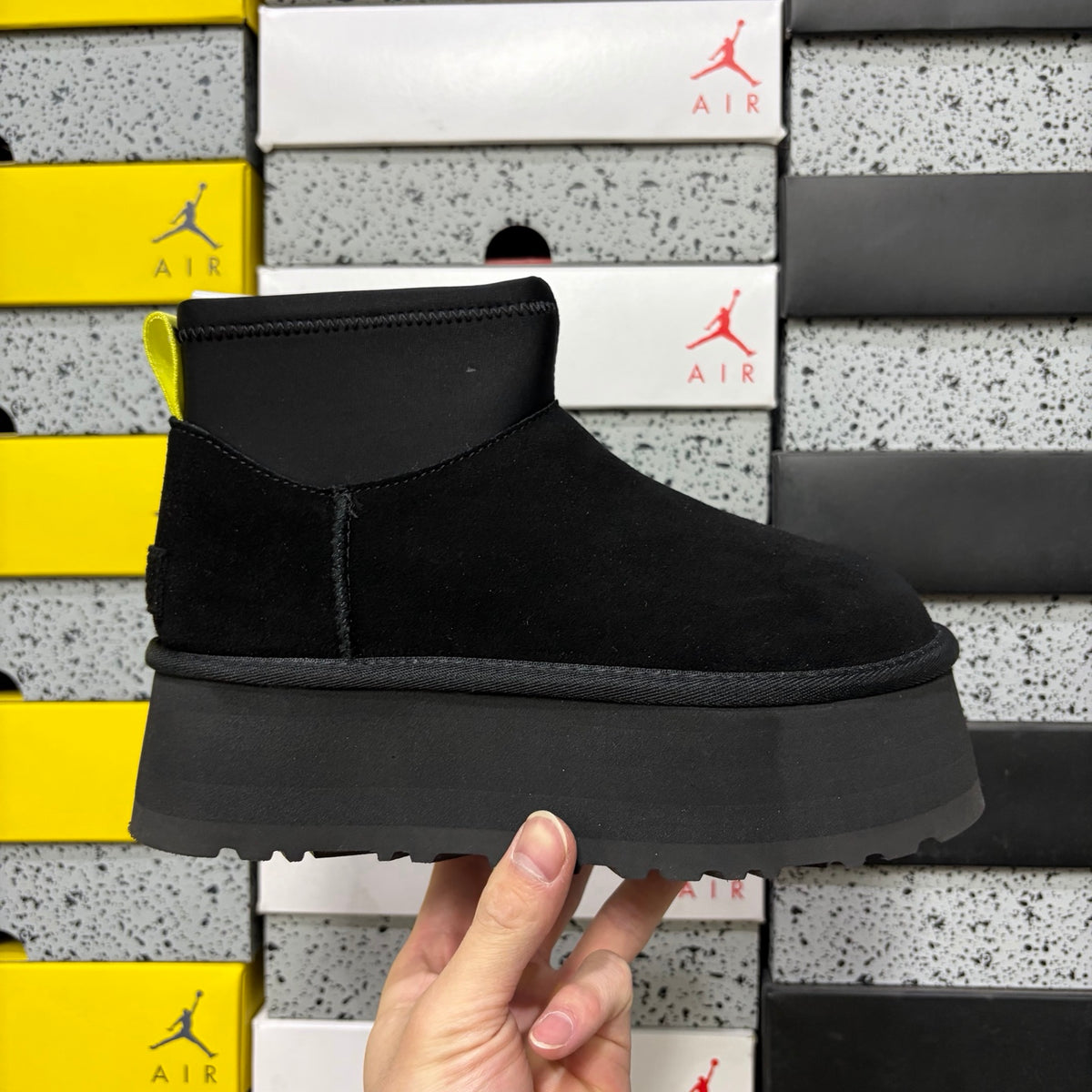 UGG Dipper Boot 817 – Black | Sizes 35–40