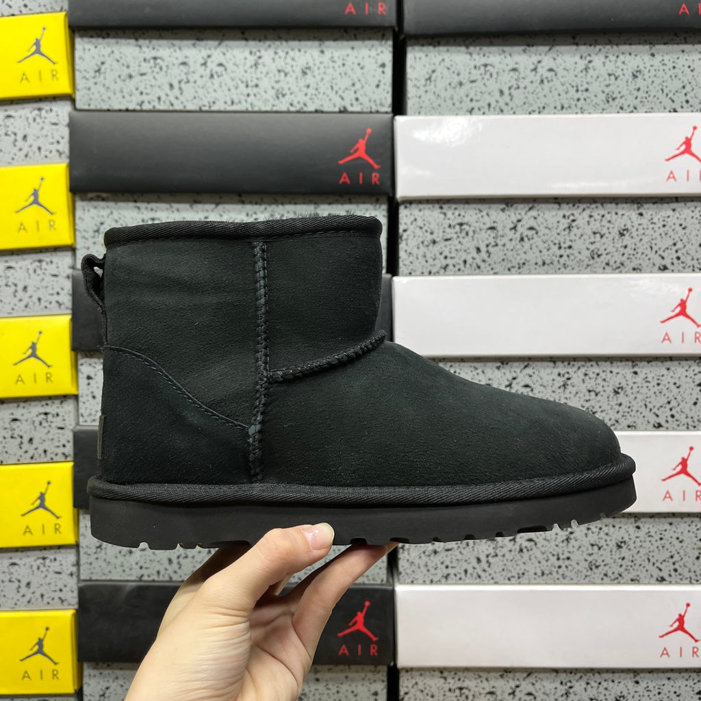 UGG Snow Boots 1016222 – Black | Sizes 35–40