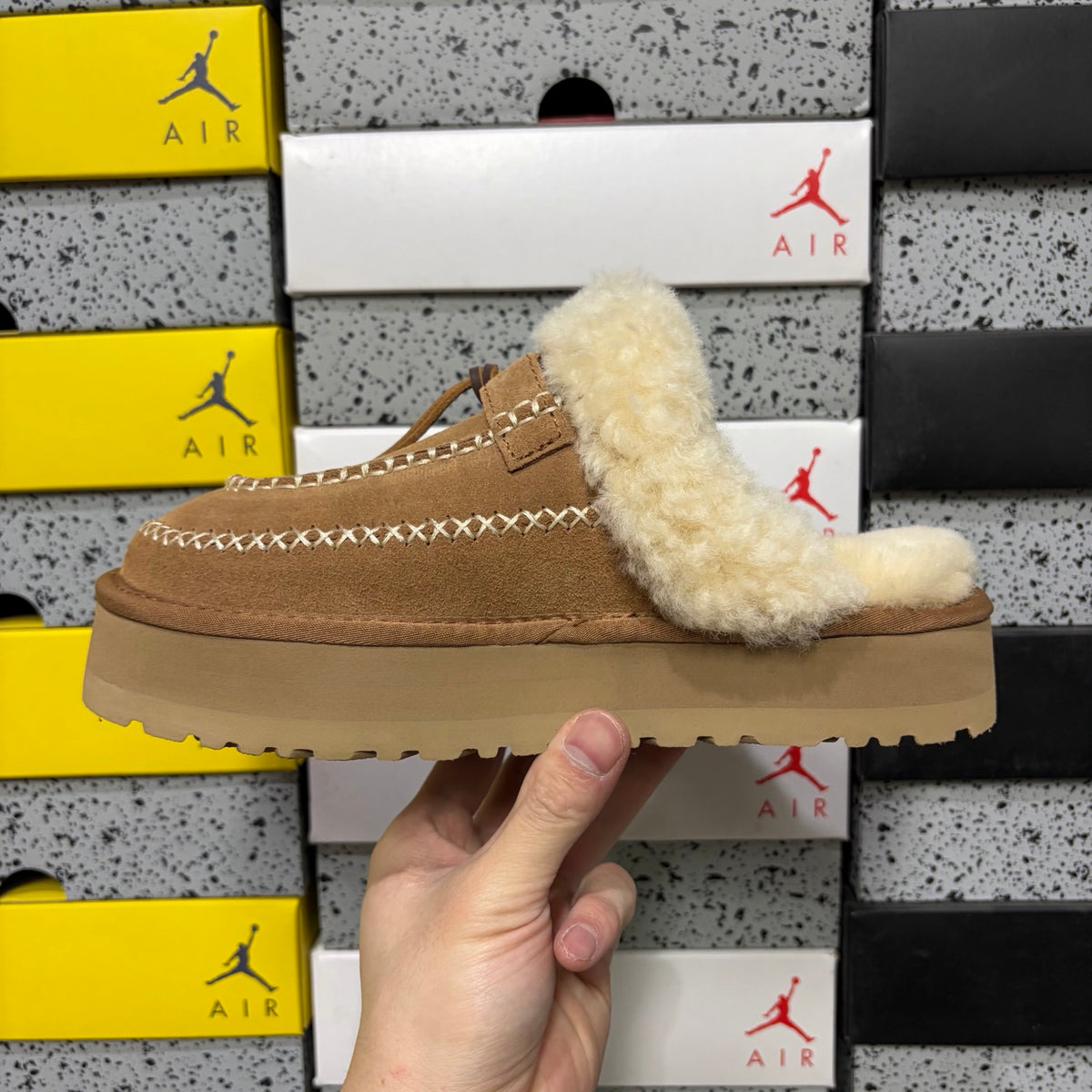 UGG Alpine Clog W1158260 – Chestnut | Sizes 35–40