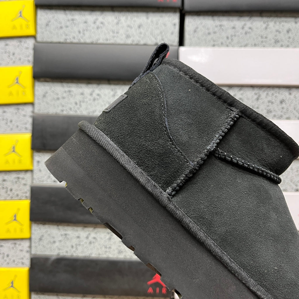 UGG Snow Boots 1135093 – Black | 3cm Heel | Sizes 35–40