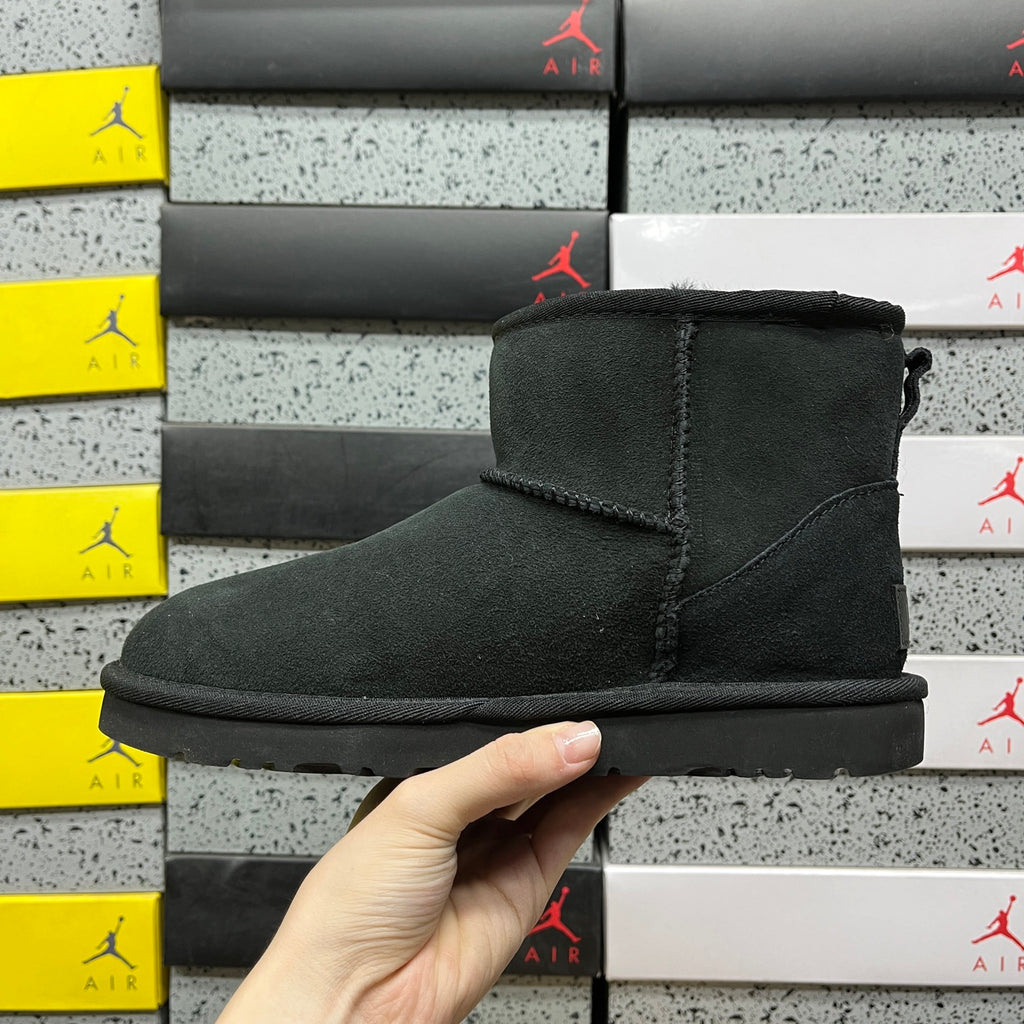 UGG Snow Boots 1016222 – Black | Sizes 35–40