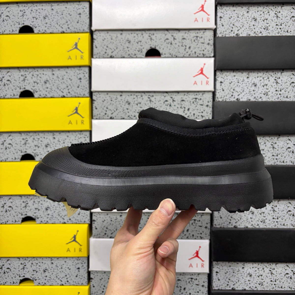 UGG Tasman Low Slipper 4096 – Black | Sizes 39–44