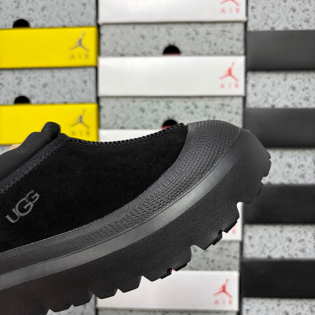 UGG Tasman Low Slipper 4096 – Black | Sizes 39–44