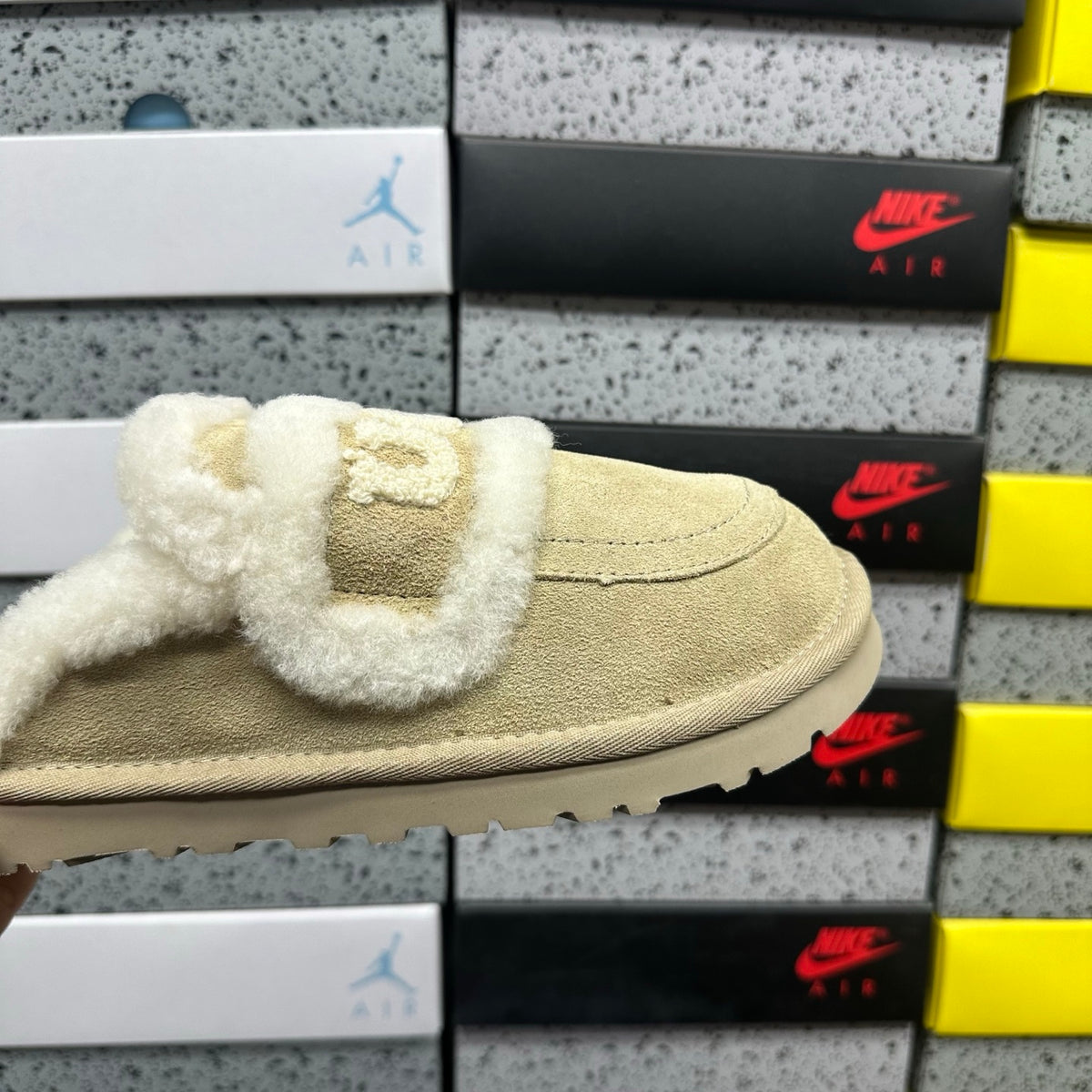 UGG Embroidered Clog 5095 – Sand | Sizes 35–40