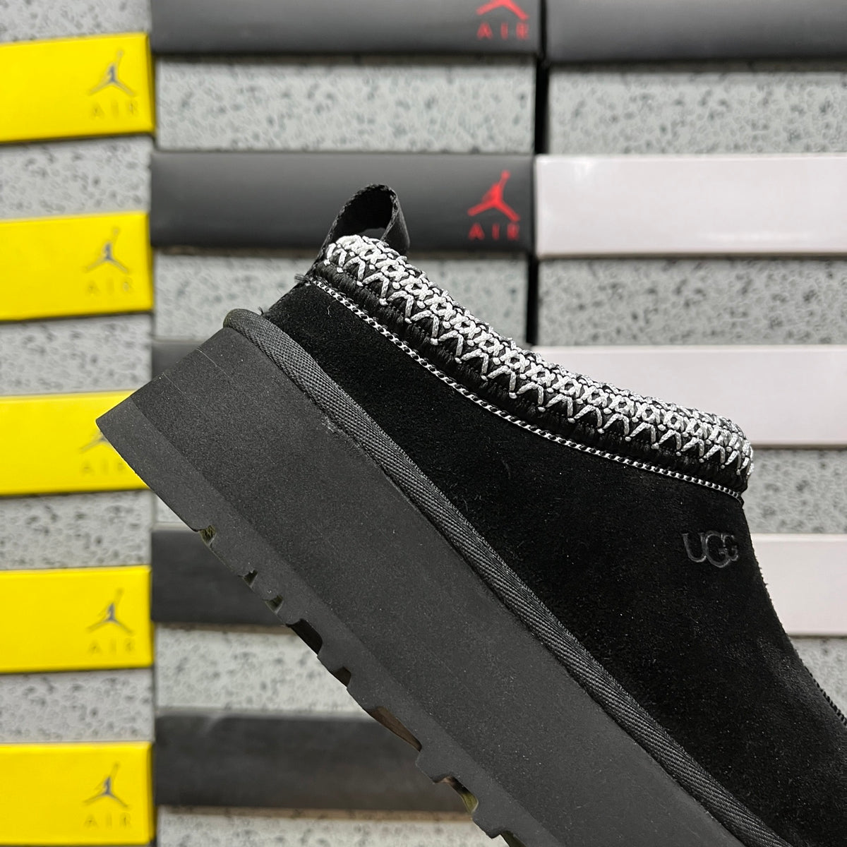 UGG Snow Boots 1122553 – Black | Sizes 35–41