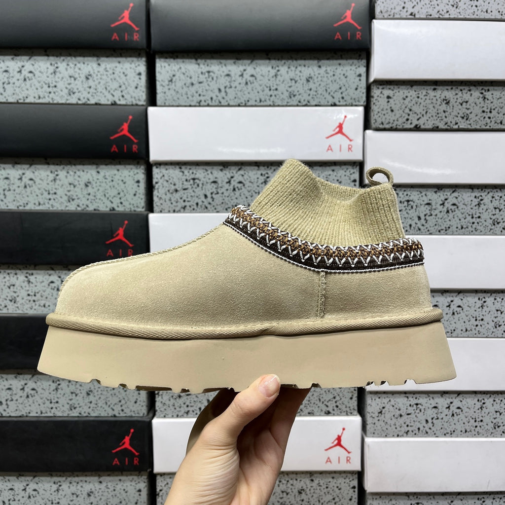 UGG Snow Boots 1122556 – Mustard Seed | Sizes 35–41