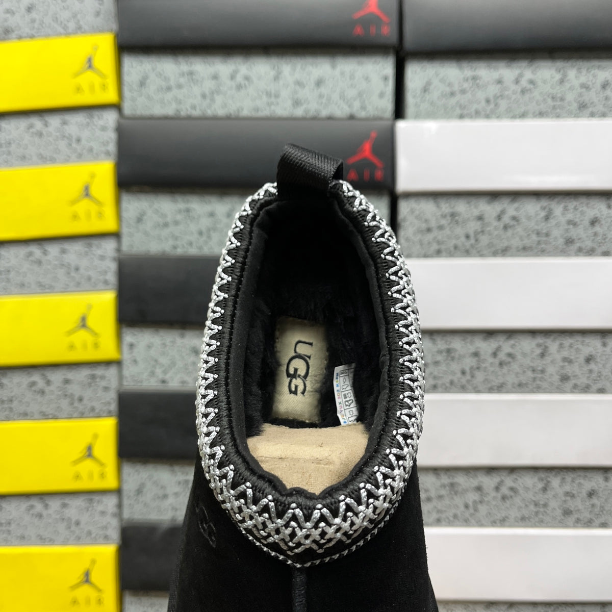 UGG Snow Boots 1122553 – Black | Sizes 35–41