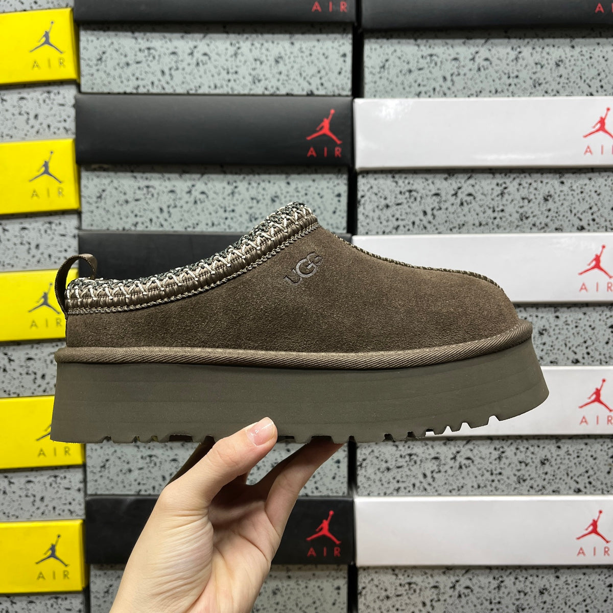 UGG Snow Boots 1122553 – Walnut | Sizes 35–41