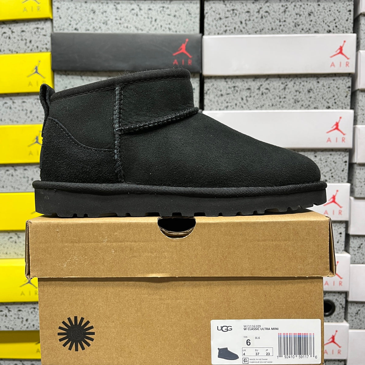 UGG Snow Boots 1116109 – Black | Sizes 35–40