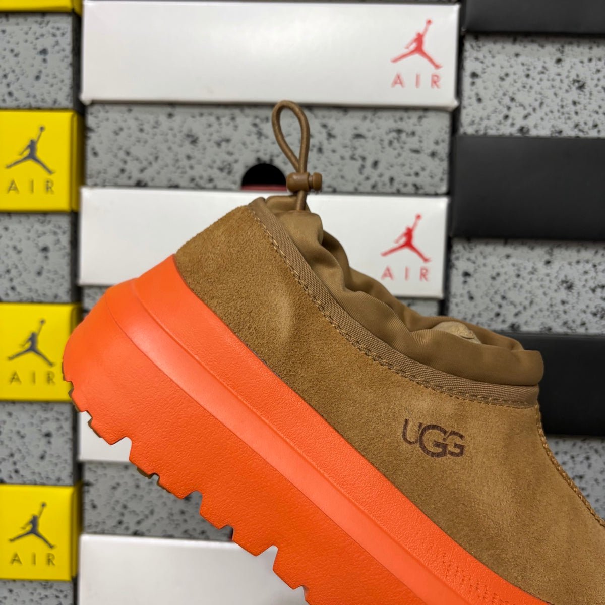 UGG Tasman Low Slipper 4096 – Chestnut & Orange | Sizes 39–44