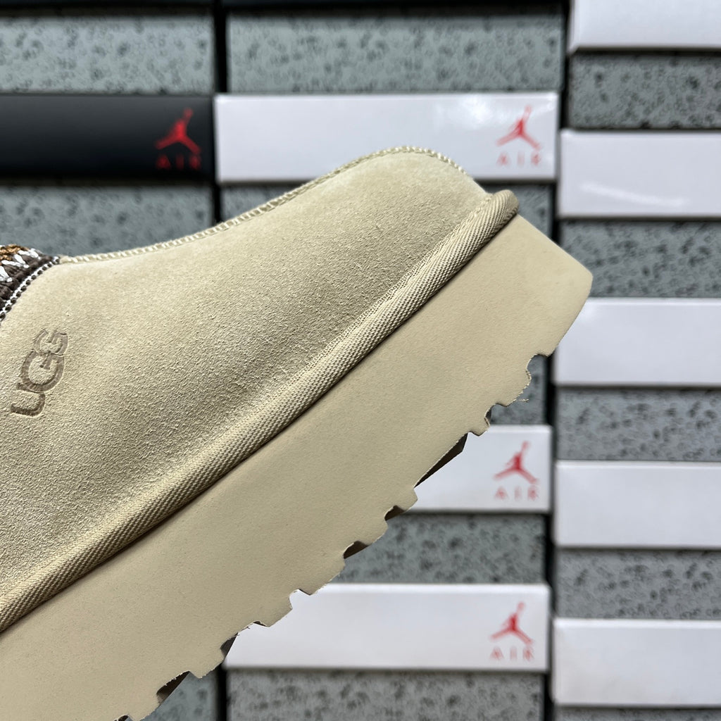 UGG Snow Boots 1122556 – Mustard Seed | Sizes 35–41