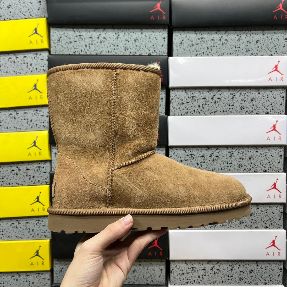 UGG Snow Boots 1016223 – Chestnut | Sizes 35–40