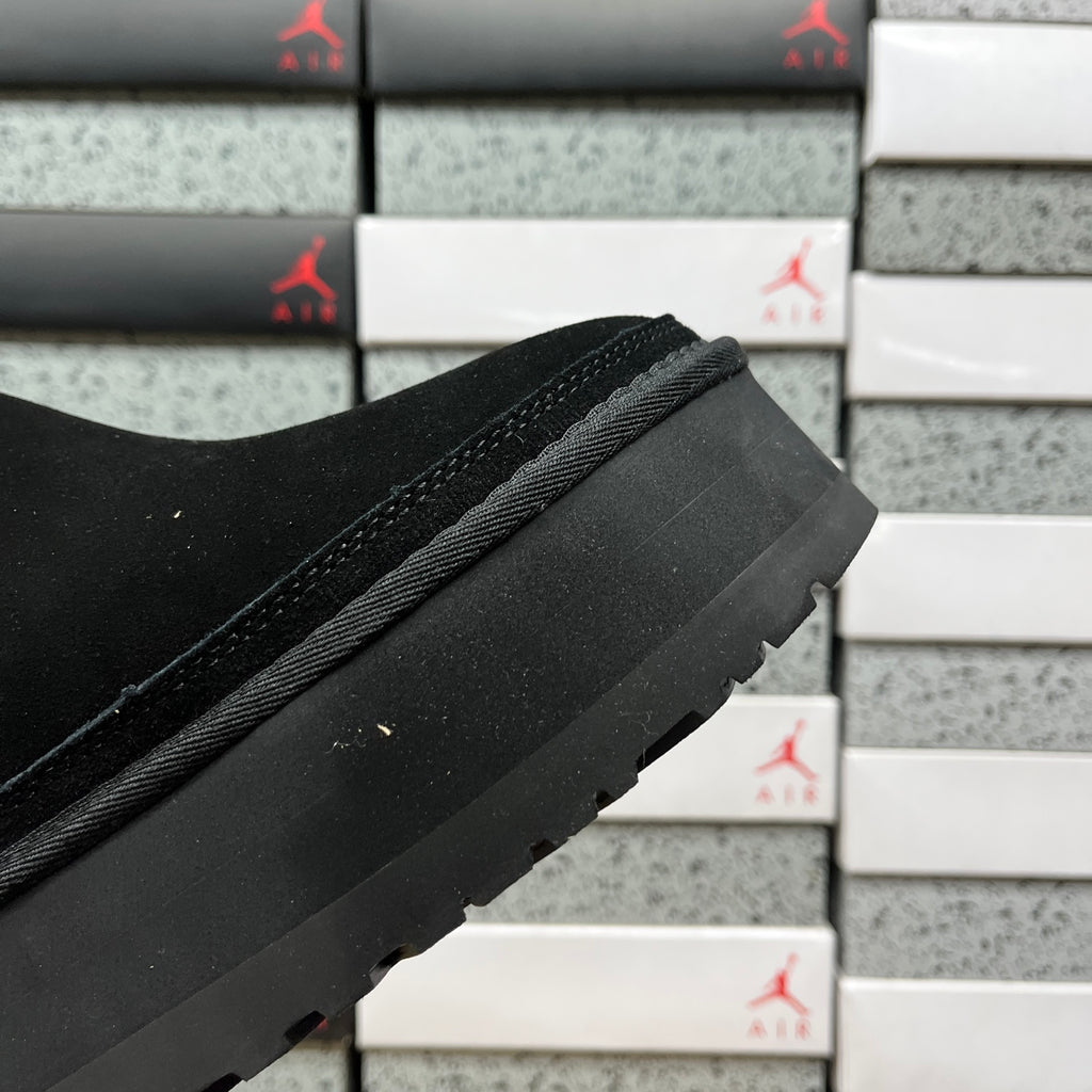 UGG Snow Boots 1134526 – Black | Sizes 35–40