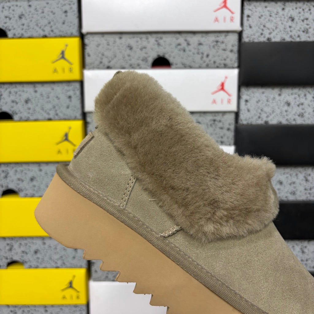 UGG Daxi Platform Snow Boot W1166733 – Brown | Sizes 35–40