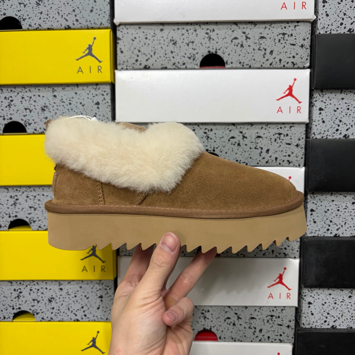 UGG Daxi Platform Snow Boot W1166733 – Chestnut | Sizes 35–40