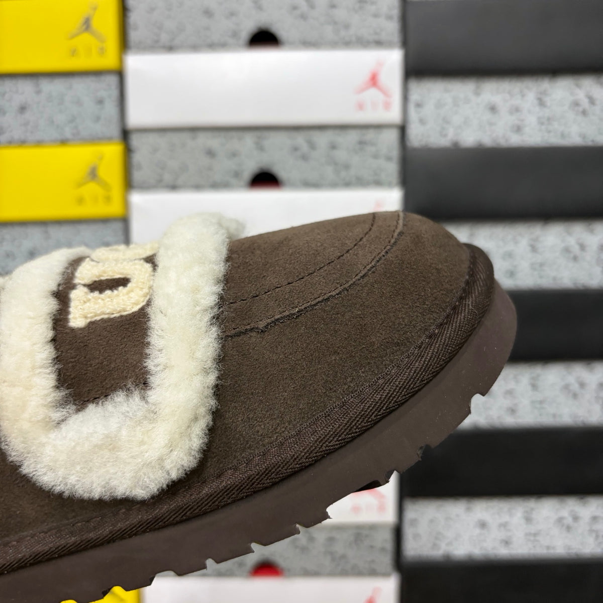 UGG Embroidered Clog 5095 – Chocolate | Sizes 35–40