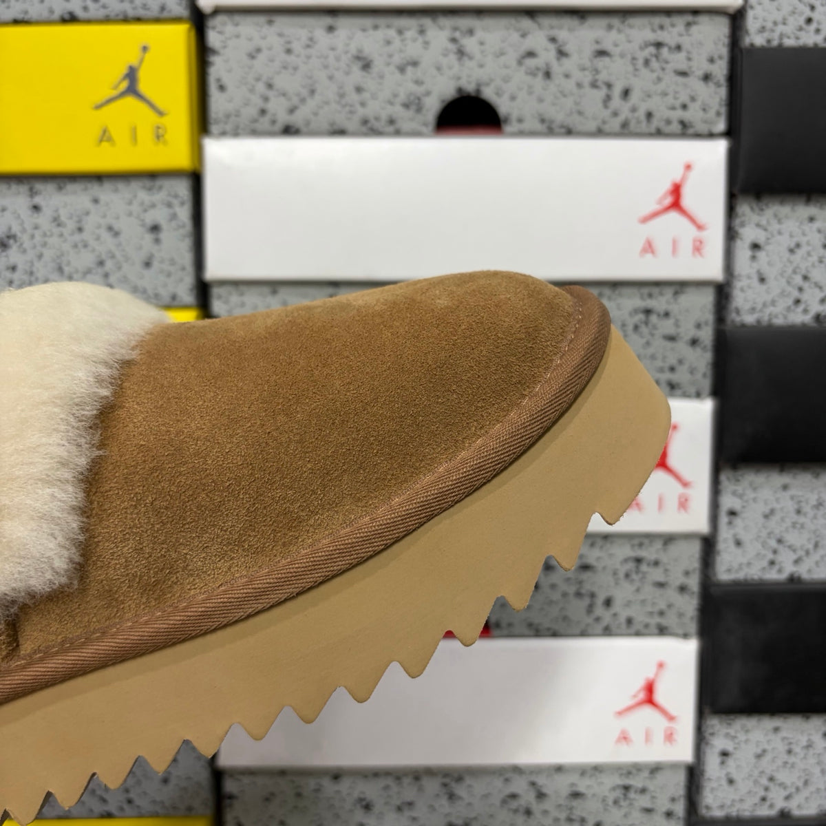 UGG Daxi Platform Snow Boot W1166733 – Chestnut | Sizes 35–40